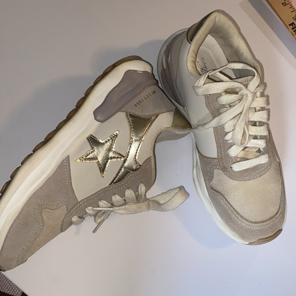 Vintage Havana Cream and Gold Star Sneakers SZ 8 - Picture 2 of 12